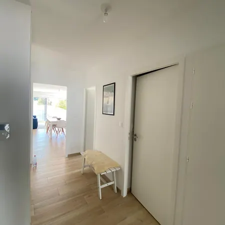 Cosy A 100m De La *